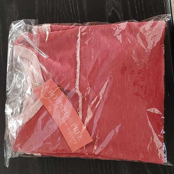 Releasing Top - Picture 5 of 7